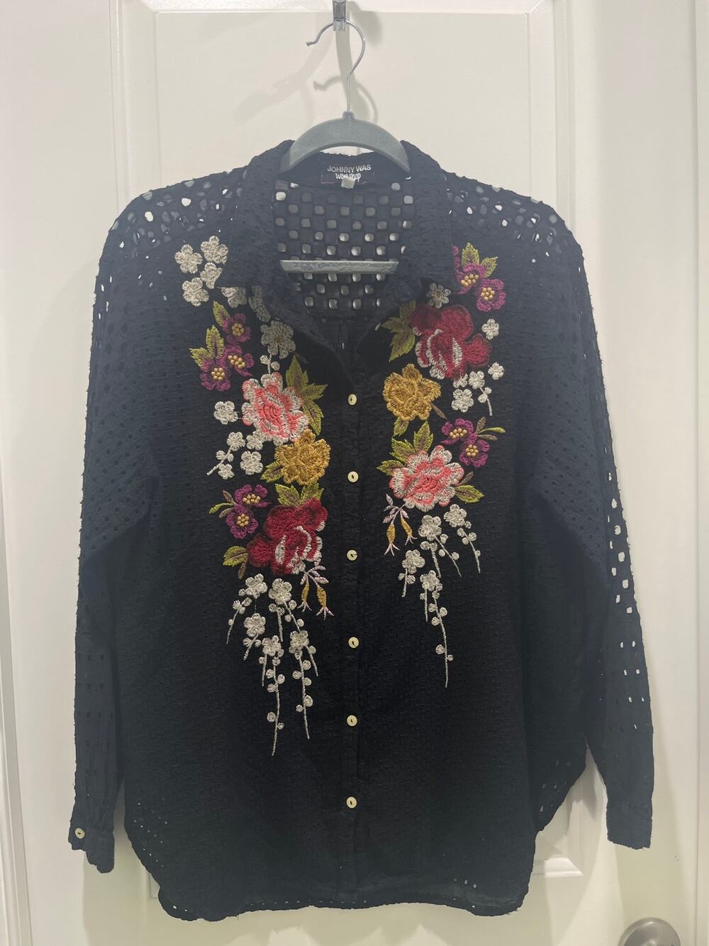 Johnny Was Eyelet Long Sleeves Embroidered Flower Button Down Sz XL